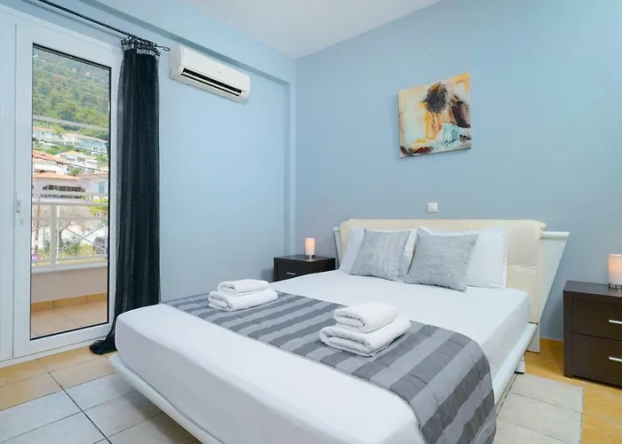 Sunny By The * クリッシ・アモウディア